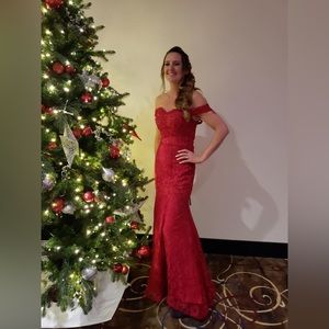 Beautiful mermaid style red dress with lace up back.  Size M 6-8.